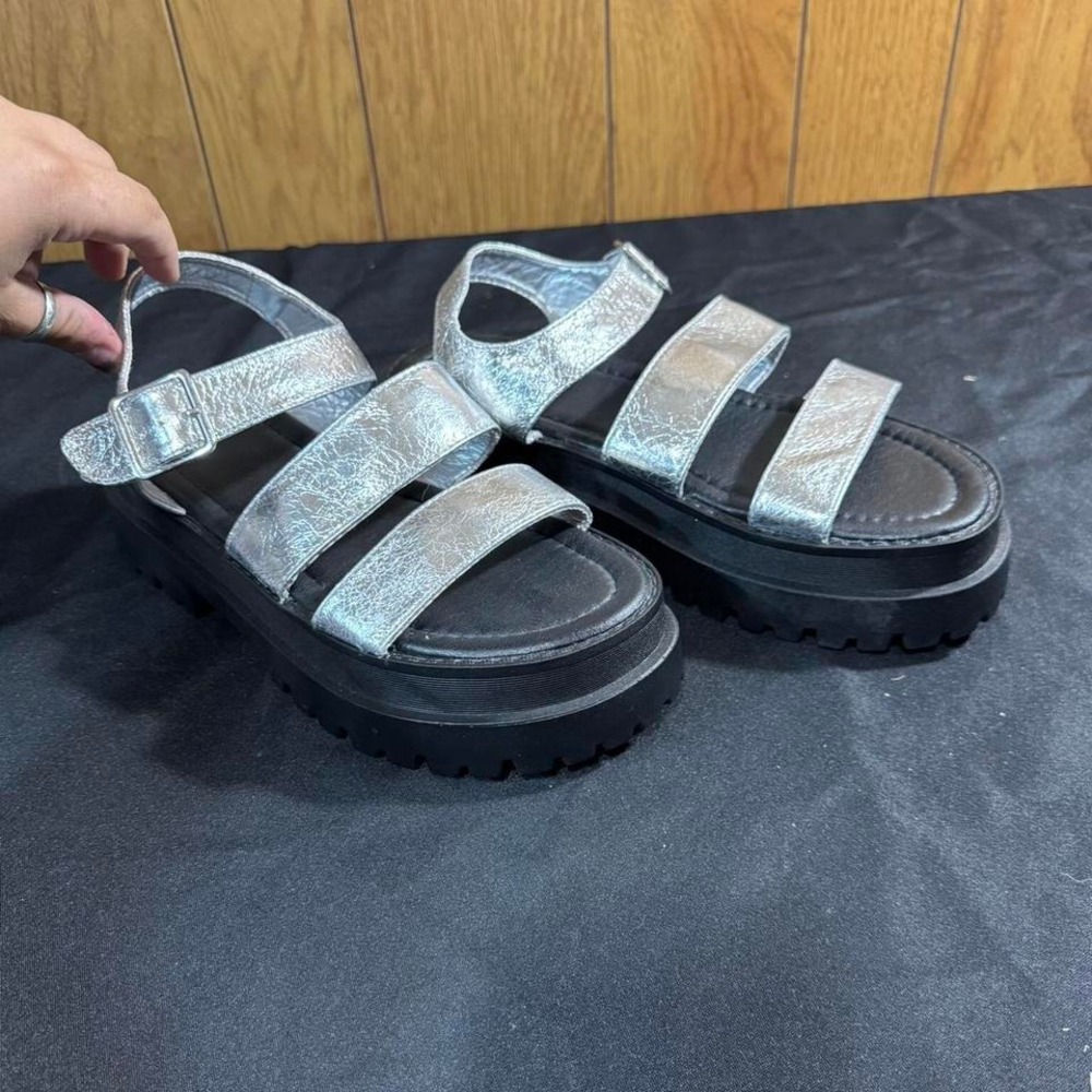 Dirty Laundry Silver and black chunky platform‎ sandals Size 10 Womens